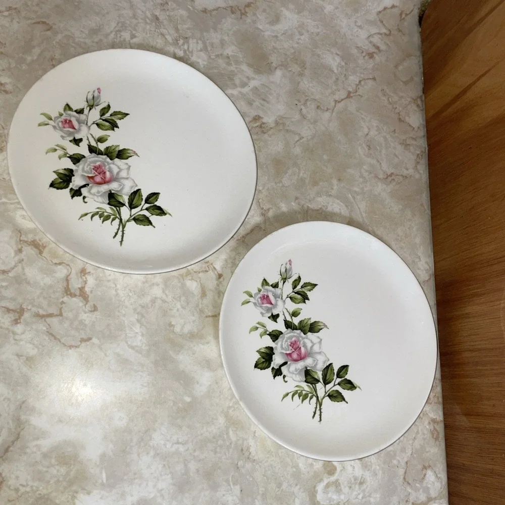 Pair of MINT! Crooksville‎ vintage saucers white roses with leaves, USA I-X